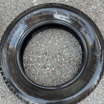 Goodyear 215/65 R16 zimska guma